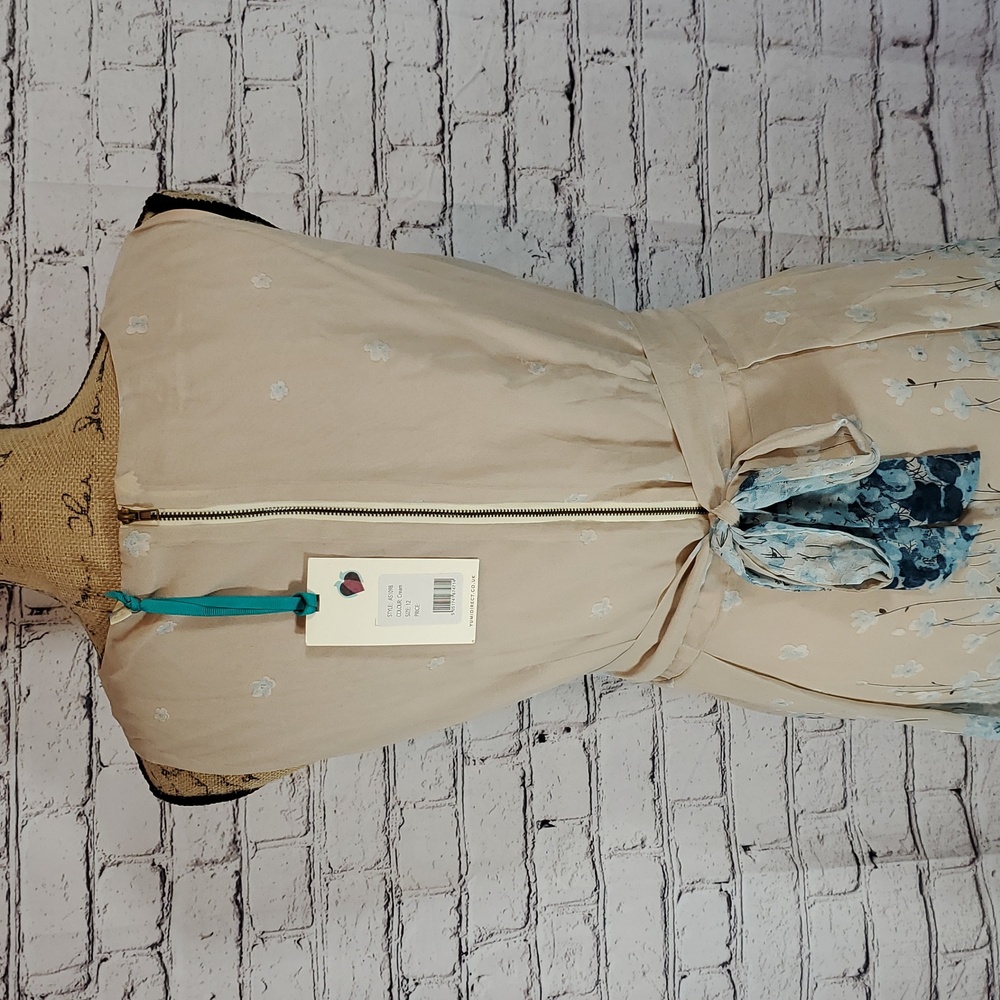 Yumi Cream and Blue Floral Dress Size 6/8 NWT - Picture 7 of 11